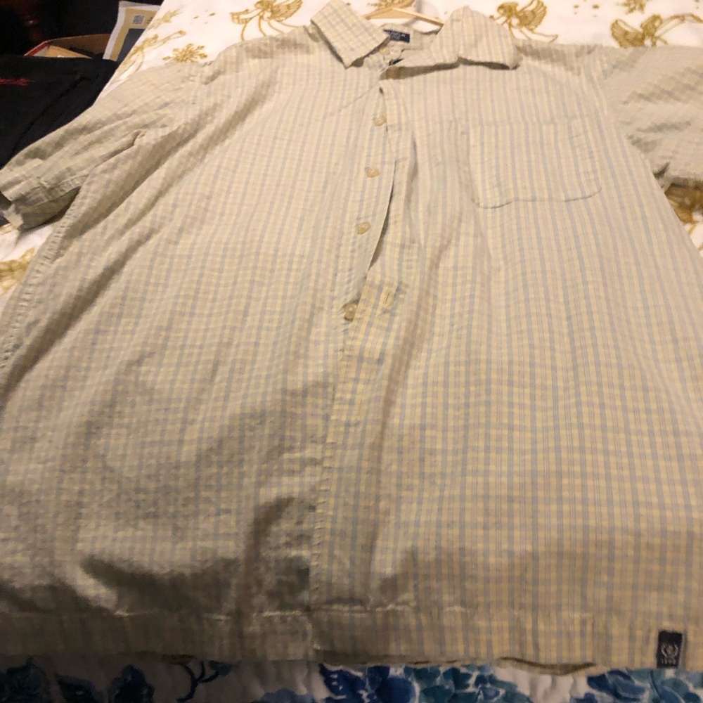 EUC IZOD Sueded Poplin Short Sleeve Button Up Medium Mens Shirt - Picture 1 of 8